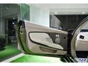 　ＤＢ１１ロゴ型押しヘッドレストディテール、アデングリーンカラー、ヒーテッド＆ベンチシートレッドキャリパー、１０スポークグロスブラックＤＴホイール、アイボリー＆アイスモカレザー、タッチパッドコントロール（14枚目）