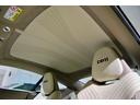　ＤＢ１１ロゴ型押しヘッドレストディテール、アデングリーンカラー、ヒーテッド＆ベンチシートレッドキャリパー、１０スポークグロスブラックＤＴホイール、アイボリー＆アイスモカレザー、タッチパッドコントロール（18枚目）