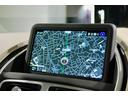 　ＤＢ１１ロゴ型押しヘッドレストディテール、アデングリーンカラー、ヒーテッド＆ベンチシートレッドキャリパー、１０スポークグロスブラックＤＴホイール、アイボリー＆アイスモカレザー、タッチパッドコントロール（30枚目）