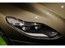　ＤＢ１１ロゴ型押しヘッドレストディテール、アデングリーンカラー、ヒーテッド＆ベンチシートレッドキャリパー、１０スポークグロスブラックＤＴホイール、アイボリー＆アイスモカレザー、タッチパッドコントロール（37枚目）