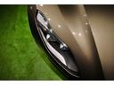 　ＤＢ１１ロゴ型押しヘッドレストディテール、アデングリーンカラー、ヒーテッド＆ベンチシートレッドキャリパー、１０スポークグロスブラックＤＴホイール、アイボリー＆アイスモカレザー、タッチパッドコントロール（39枚目）