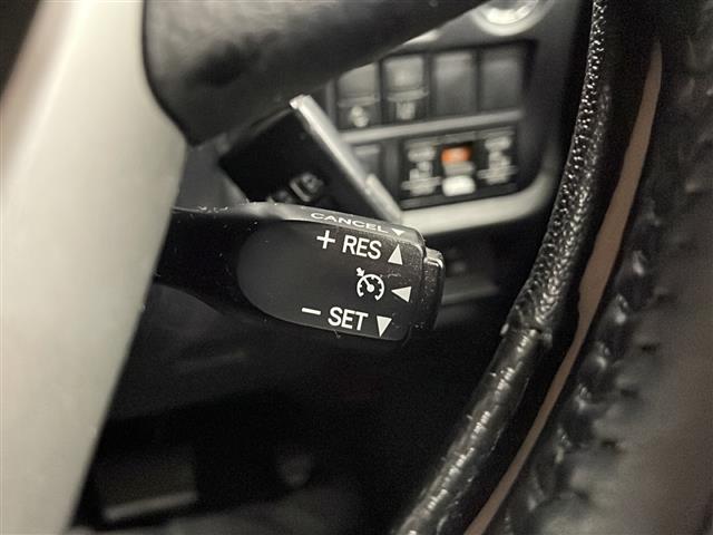 エスクァイア Ｇｉ　純正９インチナビ／フルセグ／ＤＶＤ／ＢＴＡ　バックカメラ　純正フリップダウン　両側パワースライド　トヨタセーフティセンス　黒革シート　コーナーセンサー　オートハイビーム　ＥＴＣ　オートリトラミラー（8枚目）