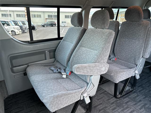 ハイエースワゴン GL ワンオーナー☆社外ETC☆CD 片側スライドドア ハロゲンライト 純正フロアマット 電格ミラー 保証書(10枚目)