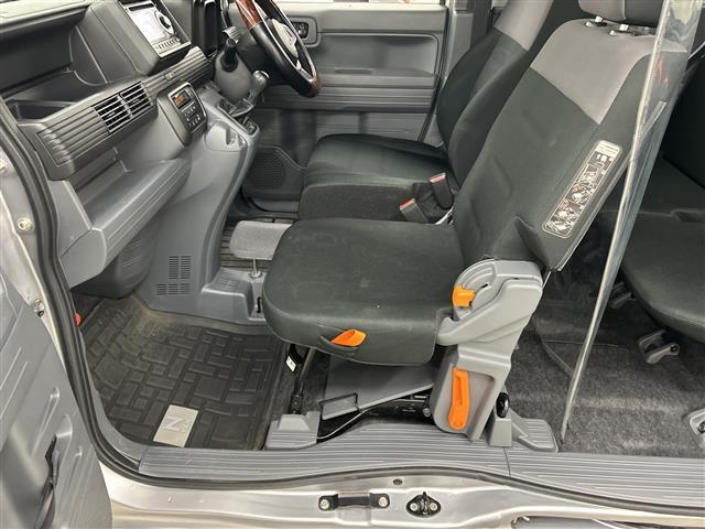 N-VAN G・ホンダセンシング ワンオーナー 禁煙車 純正オーディオ(CD/AUX/AM/FM)横滑り防止装置 ハロゲンヘッドライト 純正ホイールキャップ 純正フロアマット 純正セパレートカーテン 両側スライドドア オートエアコン(10枚目)