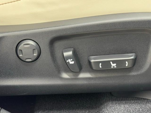 RX RX450h バージョンL リアカメラ ナビTV 地デジ 本革 メモリナビ 横滑り防止装置 盗難防止装置 記録簿 エアバッグ DVD再生機能 ABS LEDライト ミュージックプレイヤー接続可 アルミホイール ETC エアコン(17枚目)