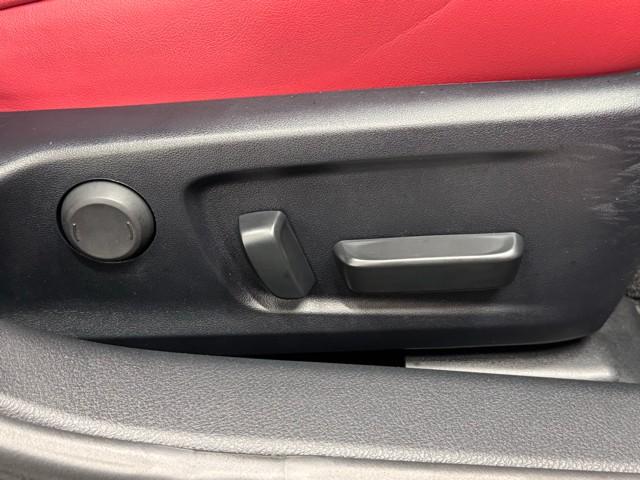 IS IS300 Fスポーツ バックC 追従クルコン 横滑り防止装置 フルセグ DVD ナビTV 盗難防止装置 メモリーナビ パワーウィンドウ ミュージックプレイヤー接続可 パワーシート ETC スマートキー エアバッグ アルミ(17枚目)