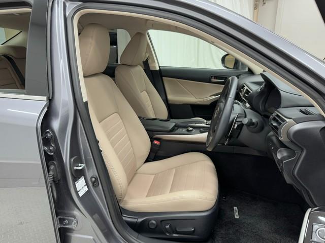 IS IS300h 地デジフルセグ パワ-シ-ト オ-トエアコン 盗難防止システム アルミ メモリナビ 横滑り防止 エアバッグ ナビTV パワーウィンドウ キーレス ABS AUX パワーステアリング DVD再生 記録簿(17枚目)