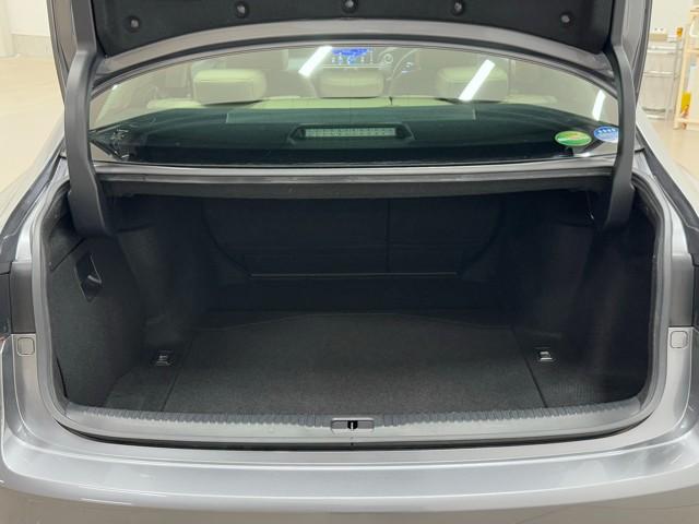 IS IS300h 地デジフルセグ パワ-シ-ト オ-トエアコン 盗難防止システム アルミ メモリナビ 横滑り防止 エアバッグ ナビTV パワーウィンドウ キーレス ABS AUX パワーステアリング DVD再生 記録簿(19枚目)