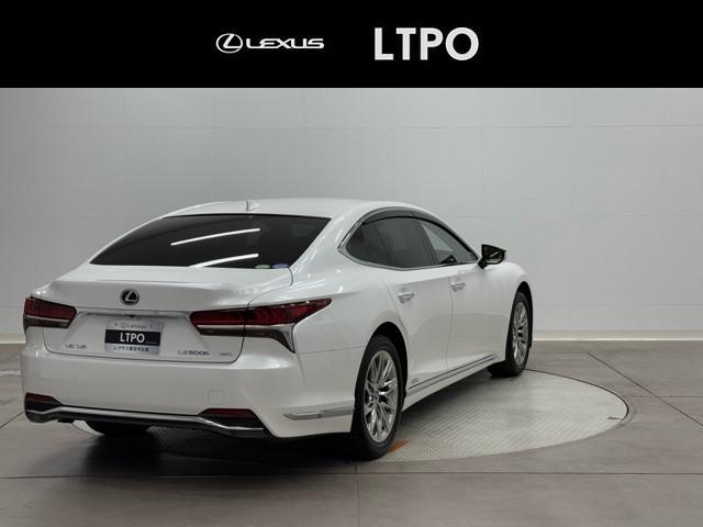 ＬＳ ＬＳ５００ｈ　Ｉパッケージ　４ＷＤ車　エアコン　横滑り防止装置　Ｂカメラ　ワンオーナー　電動シート　ミュージックプレイヤー接続可　スマートキー　メモリーナビ　ＥＴＣ　地デジ　レーダークルーズコントロール　記録簿　寒冷地　キーレス（3枚目）