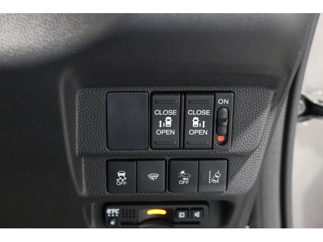 フリードハイブリッド ハイブリッド・クロスターホンダセンシング ホンダ認定中古車/ワンオーナー/ドラレコ/ナビ/フルセグ/Bluetooth/CD.DVD再生可/両側パワースライドドア/シートヒーター/ETC/LEDヘッドライト/衝突軽減ブレーキ/ホンダセンシング(17枚目)