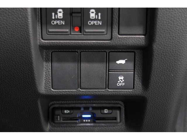 ステップワゴン ｅ：ＨＥＶスパーダプレミアムライン　認定中古車　２年保証付　ワンオーナー　ナビ　Ｂカメラ　ドラレコ　ＥＴＣ　運転支援　全周囲カメラ　マルチカメラ　Ｐテールゲート　Ｗエアコン　両側自動ドア　Ｆセグ　ＵＳＢ接続　クリアランスソナ　クルーズＣ（17枚目）