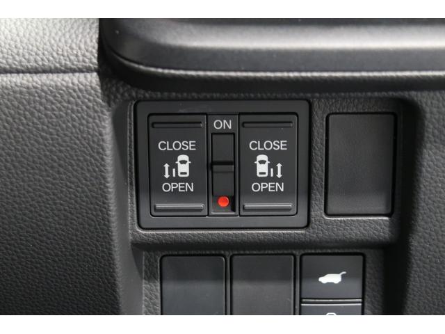 ステップワゴン ｅ：ＨＥＶスパーダプレミアムライン　認定中古車　２年保証付　ワンオーナー　ナビ　Ｂカメラ　ドラレコ　ＥＴＣ　運転支援　全周囲カメラ　マルチカメラ　Ｐテールゲート　Ｗエアコン　両側自動ドア　Ｆセグ　ＵＳＢ接続　クリアランスソナ　クルーズＣ（18枚目）