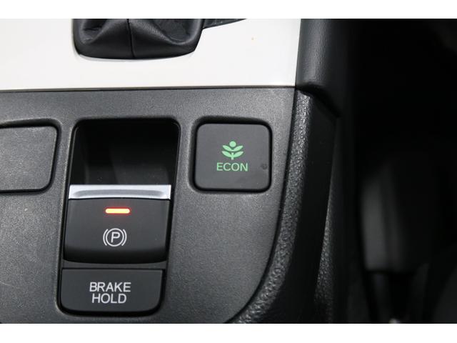 フィット e:HEVホーム ワンオーナー/ドラレコ/ナビ/フルセグ/Bluetooth/CD.DVD再生可/LEDヘッドライト/ETC/バックカメラ/障害物センサー/衝突軽減ブレーキ/ホンダセンシング/クルーズコントロール(17枚目)