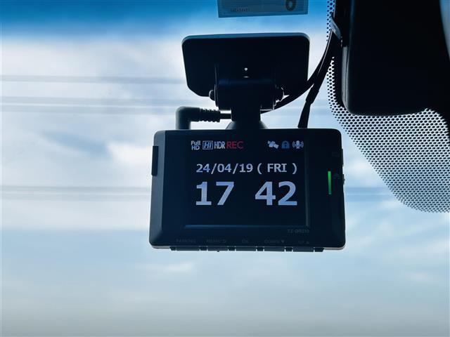 クラウンハイブリッド ＲＳアドバンス　トヨタセーフティセンス　メーカーオプションナビ　バックカメラ　全方位モニター　前後ドライブレコーダー　パドルシフト　ステアリングリモコン　ステアリングヒーター　パワーシート　メモリーシート（14枚目）