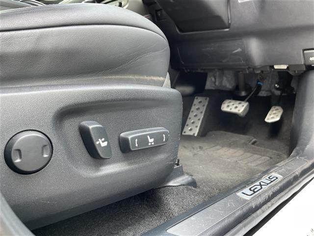 ＮＸ ＮＸ２００ｔ　Ｆスポーツ　◇パノラマルーフ◇黒革シート◇純正ナビゲーション・ＡＭ／ＦＭ／Ｂｌｕｅｔｏｏｔｈ／ＣＤ／ＤＶＤ／フルセグ・バックカメラ◇電動パーキングブレーキ◇オートホールド機能◇パワーバックドア◇パ（11枚目）
