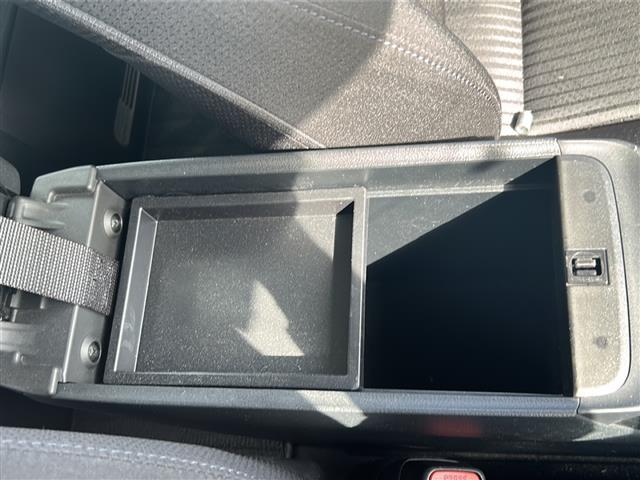 プリウス A ◇純正9インチSDナビゲーション・フルセグTV/CD/DVD/SD/USB/Bluetooth◇バックカメラ◇前方ドライブレコーダー◇ビルトインETC◇ヘッドアップディスプレイ(14枚目)