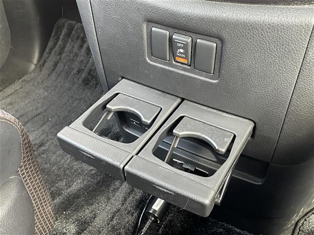 エルグランド ２５０ハイウェイスター　◇純正ＨＤＤナビゲーション・フルセグＴＶ／ＣＤ／ＤＶＤ／Ｂｌｕｅｔｏｏｔｈ◇アラウンドビューモニター◇前方ドライブレコーダー◇ビルトインＥＴＣ◇横滑り防止装置◇両側パワースライドドア（8枚目）