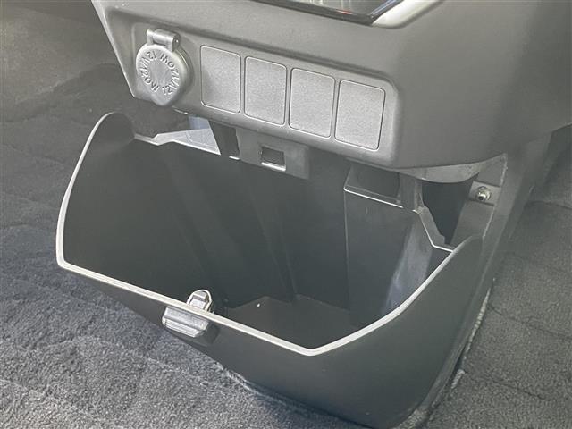 ルーミー カスタムG S ◇純正9インチSDナビゲーション・フルセグTV/CD/DVD/SD/Bluetooth◇バックカメラ◇ビルトインETC◇両側パワースライドドア◇後席サンシェード◇ISOFIX対応(11枚目)