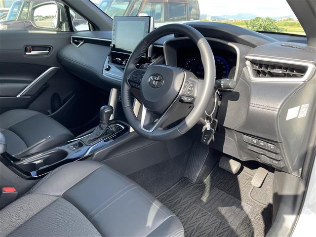 カローラクロス Z ◇純正9インチディスプレイオーディオ・AM/FM/USB/Bluetooth◇パノラミックビューモニター◇ETC◇パワーバックドア(予約ロック機能付)◇電子パーキングブレーキ(3枚目)