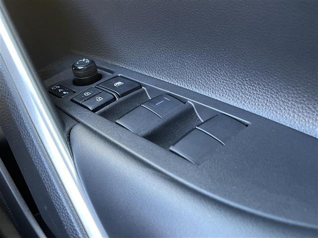 カローラクロス Z ◇純正9インチディスプレイオーディオ・AM/FM/USB/Bluetooth◇パノラミックビューモニター◇ETC◇パワーバックドア(予約ロック機能付)◇電子パーキングブレーキ(35枚目)