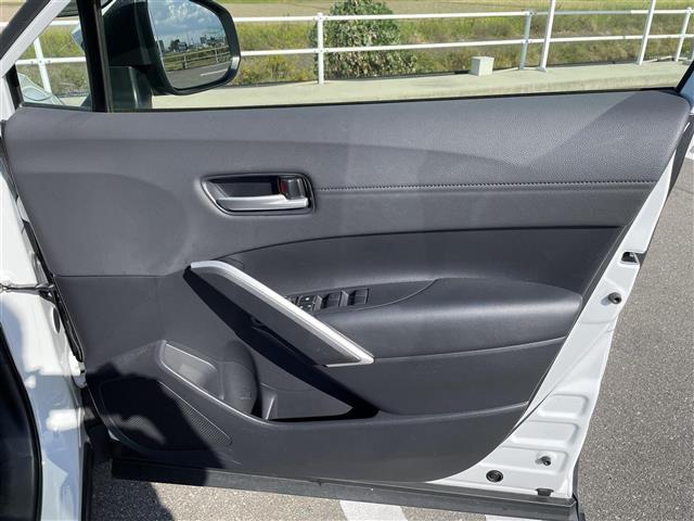 カローラクロス Z ◇純正9インチディスプレイオーディオ・AM/FM/USB/Bluetooth◇パノラミックビューモニター◇ETC◇パワーバックドア(予約ロック機能付)◇電子パーキングブレーキ(36枚目)
