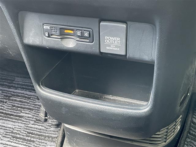 N-BOXカスタム G・Lパッケージ ◇社外メモリーナビゲーション・フルセグTV/CD/DVD/SD/Bluetooth◇バックカメラ◇ビルトインETC◇横滑り防止装置◇片側パワースライドドア◇後席サンシェード◇ISOFIX(9枚目)