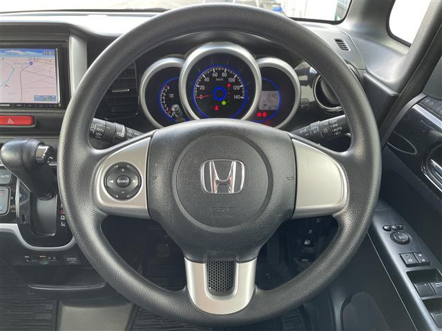 N-BOXカスタム G・Lパッケージ ◇社外メモリーナビゲーション・フルセグTV/CD/DVD/SD/Bluetooth◇バックカメラ◇ビルトインETC◇横滑り防止装置◇片側パワースライドドア◇後席サンシェード◇ISOFIX(32枚目)