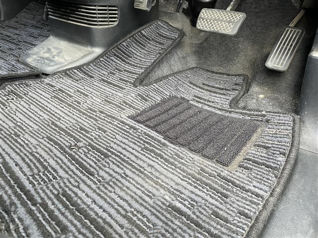 N-BOXカスタム G・Lパッケージ ◇社外メモリーナビゲーション・フルセグTV/CD/DVD/SD/Bluetooth◇バックカメラ◇ビルトインETC◇横滑り防止装置◇片側パワースライドドア◇後席サンシェード◇ISOFIX(38枚目)