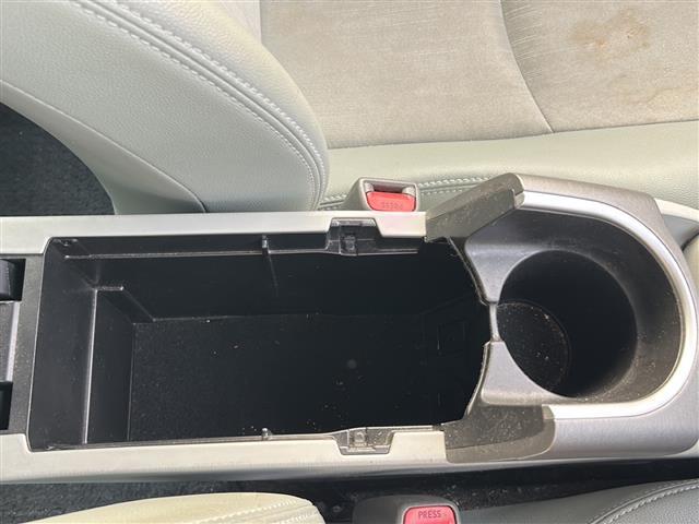 プリウス G ◇ワンオーナー◇ワンセグTV/CD/DVD/bluetooth/FM/AM◇バックカメラ◇ETC◇D席パワーシート◇ステアリングリモコン◇純正LED◇純正フロアマット◇純正フォグライト(14枚目)