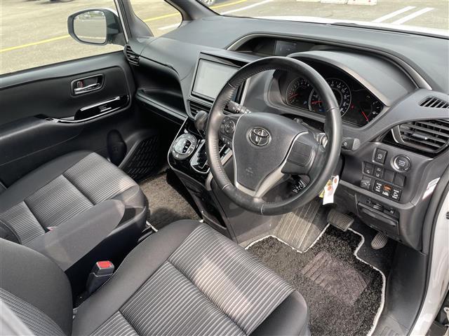 ヴォクシー ZS 煌II 純正ナビ Bluetooth DVD フルセグテレビ バックカメラ フリップダウンモニター ビルトインETC ドラレコ 革巻きステアリング ステリモ 両側パワスラ LEDヘッドライト オートハイビーム(4枚目)