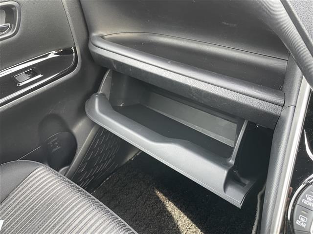 ヴォクシー ZS 煌II 純正ナビ Bluetooth DVD フルセグテレビ バックカメラ フリップダウンモニター ビルトインETC ドラレコ 革巻きステアリング ステリモ 両側パワスラ LEDヘッドライト オートハイビーム(11枚目)