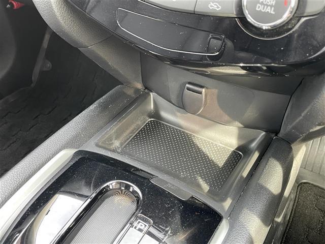 エクストレイル 20Xi エクストリーマーX 純正ナビゲーション アラウンドビュー ETC インテリジェントルームミラー 電動リヤゲート 4WD 純正フロアマット コーナーセンサー Bluetooth フルセグテレビ スマートキー オートライト(11枚目)