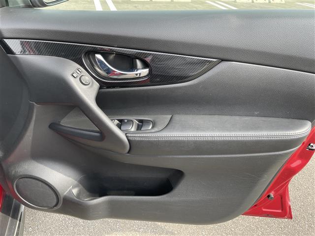 エクストレイル 20Xi エクストリーマーX 純正ナビゲーション アラウンドビュー ETC インテリジェントルームミラー 電動リヤゲート 4WD 純正フロアマット コーナーセンサー Bluetooth フルセグテレビ スマートキー オートライト(17枚目)