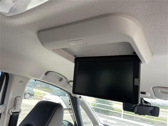 セレナ e-パワー ハイウェイスターV 純正ナビゲーション アラウンドビューモニター フリップダウンモニター プロパイロット インテリジェントルームミラー 両側パワースライドドア 革巻きステアリング ステアリングリモコン ハンドルヒーター(2枚目)