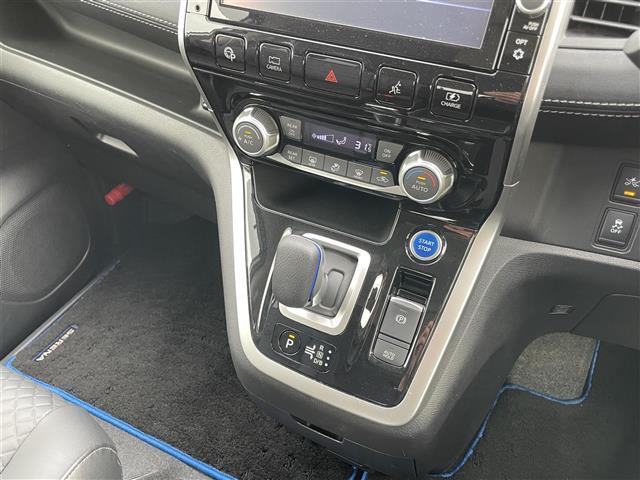 セレナ e-パワー ハイウェイスターV 純正ナビゲーション アラウンドビューモニター フリップダウンモニター プロパイロット インテリジェントルームミラー 両側パワースライドドア 革巻きステアリング ステアリングリモコン ハンドルヒーター(10枚目)