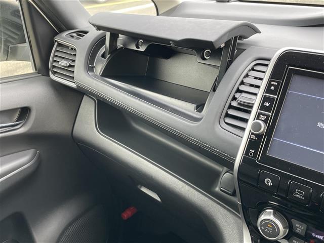 セレナ e-パワー ハイウェイスターV 純正ナビゲーション アラウンドビューモニター フリップダウンモニター プロパイロット インテリジェントルームミラー 両側パワースライドドア 革巻きステアリング ステアリングリモコン ハンドルヒーター(13枚目)