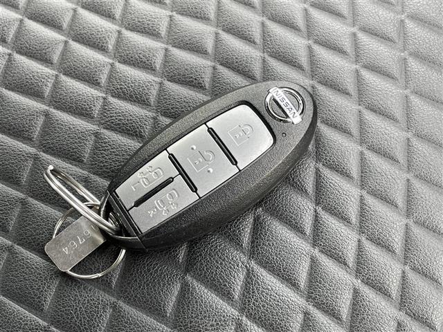 セレナ e-パワー ハイウェイスターV 純正ナビゲーション アラウンドビューモニター フリップダウンモニター プロパイロット インテリジェントルームミラー 両側パワースライドドア 革巻きステアリング ステアリングリモコン ハンドルヒーター(16枚目)