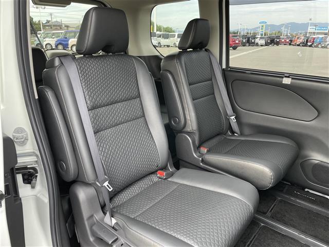 セレナ e-パワー ハイウェイスターV 純正ナビゲーション アラウンドビューモニター フリップダウンモニター プロパイロット インテリジェントルームミラー 両側パワースライドドア 革巻きステアリング ステアリングリモコン ハンドルヒーター(18枚目)