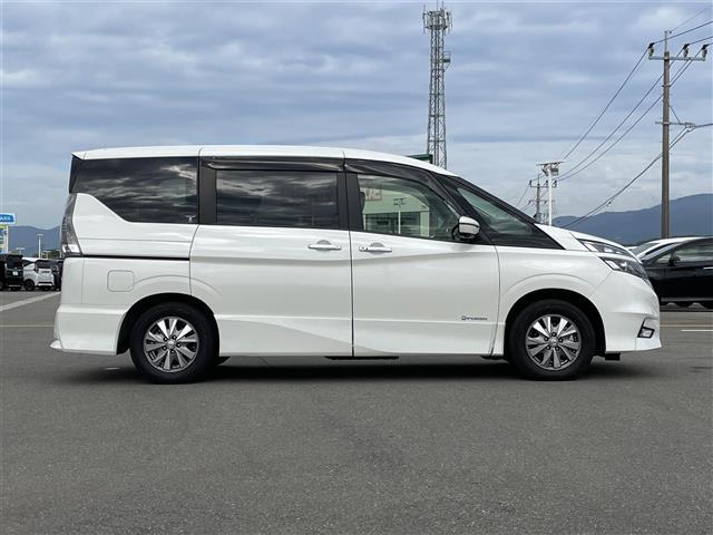 セレナ e-パワー ハイウェイスターV 純正ナビゲーション アラウンドビューモニター フリップダウンモニター プロパイロット インテリジェントルームミラー 両側パワースライドドア 革巻きステアリング ステアリングリモコン ハンドルヒーター(24枚目)