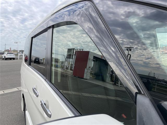 セレナ e-パワー ハイウェイスターV 純正ナビゲーション アラウンドビューモニター フリップダウンモニター プロパイロット インテリジェントルームミラー 両側パワースライドドア 革巻きステアリング ステアリングリモコン ハンドルヒーター(28枚目)