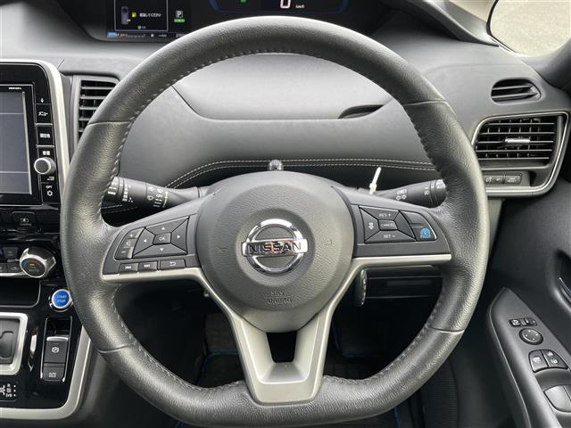 セレナ e-パワー ハイウェイスターV 純正ナビゲーション アラウンドビューモニター フリップダウンモニター プロパイロット インテリジェントルームミラー 両側パワースライドドア 革巻きステアリング ステアリングリモコン ハンドルヒーター(30枚目)