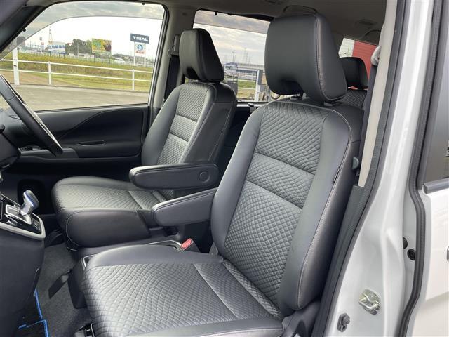 セレナ e-パワー ハイウェイスターV 純正ナビゲーション アラウンドビューモニター フリップダウンモニター プロパイロット インテリジェントルームミラー 両側パワースライドドア 革巻きステアリング ステアリングリモコン ハンドルヒーター(31枚目)