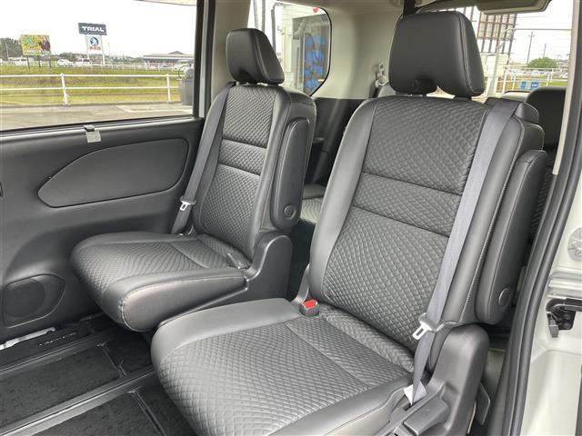 セレナ e-パワー ハイウェイスターV 純正ナビゲーション アラウンドビューモニター フリップダウンモニター プロパイロット インテリジェントルームミラー 両側パワースライドドア 革巻きステアリング ステアリングリモコン ハンドルヒーター(32枚目)