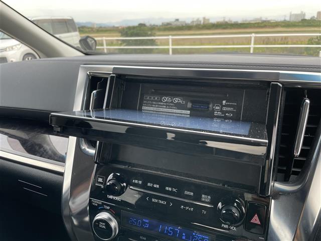 アルファード 2.5S Cパッケージ メーカーオプションナビ バックカメラ DVD ETC2.0 フリップダウンモニター デジタルインナーミラー JBLプレミアムサウンド 両側パワースライドドア 電子パーキングブレーキ ベンチレーション(11枚目)