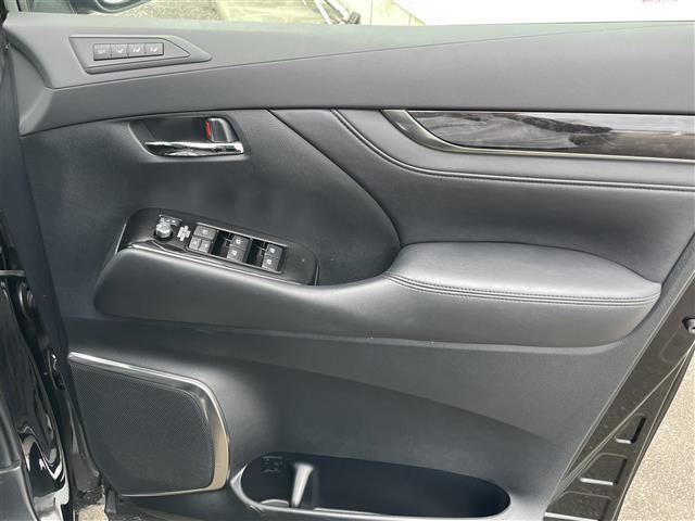 アルファード 2.5S Cパッケージ 純正ナビ バックカメラ ツインムーンルーフ フリップダウンモニター デジタルインナーミラー 100V電源両側パワースライドドア パワーバックドア ベンチレーション ハンドルヒーター ETC2.0(16枚目)