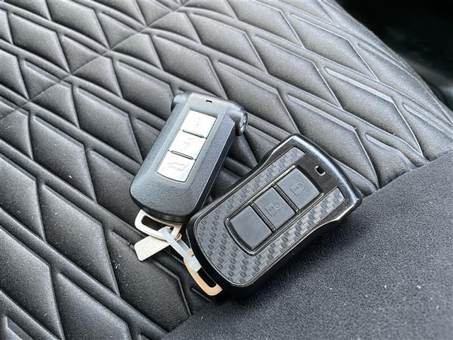 デリカD:5 G パワーパッケージ 4WD 社外ナビ フリップダウンモニター アラウンドビューモニター電動サイドステップ 電子パーキングブレーキ シートヒーター パワーシート 両側パワースライドドア パワーバックドア MTモード付AT(15枚目)