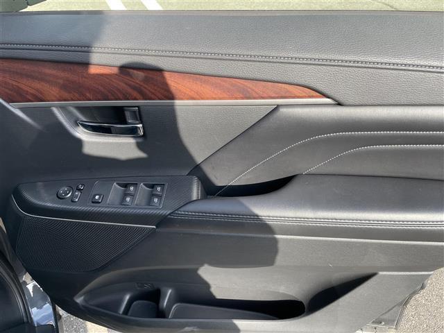 デリカD:5 G パワーパッケージ 4WD 社外ナビ フリップダウンモニター アラウンドビューモニター電動サイドステップ 電子パーキングブレーキ シートヒーター パワーシート 両側パワースライドドア パワーバックドア MTモード付AT(20枚目)