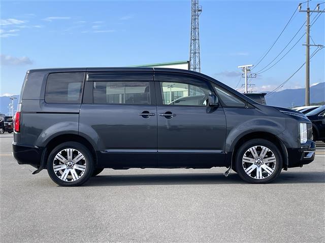 デリカD:5 G パワーパッケージ 4WD 社外ナビ フリップダウンモニター アラウンドビューモニター電動サイドステップ 電子パーキングブレーキ シートヒーター パワーシート 両側パワースライドドア パワーバックドア MTモード付AT(23枚目)