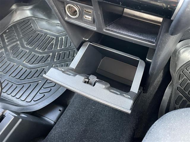 デリカD:5 G パワーパッケージ 4WD 社外ナビ フリップダウンモニター アラウンドビューモニター電動サイドステップ 電子パーキングブレーキ シートヒーター パワーシート 両側パワースライドドア パワーバックドア MTモード付AT(35枚目)