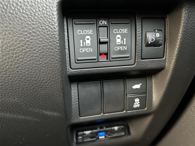 ステップワゴン e:HEVスパーダ ホンダセンシング ACC ブラインドスポットモニター 衝突軽減ブレーキ オートホールド バックカメラ ビルトインETC シートヒーター 純正ナビ BT フルセグTV CD SD USB 純正ホイール(8枚目)